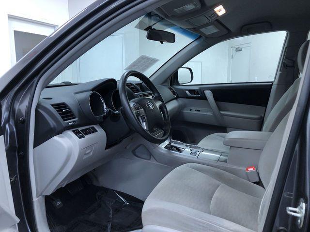 used 2013 Toyota Highlander car, priced at $15,995