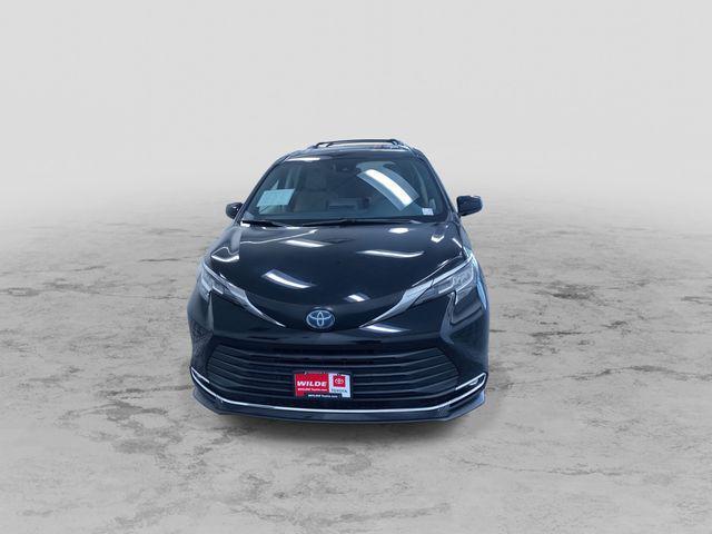 used 2023 Toyota Sienna car, priced at $36,995