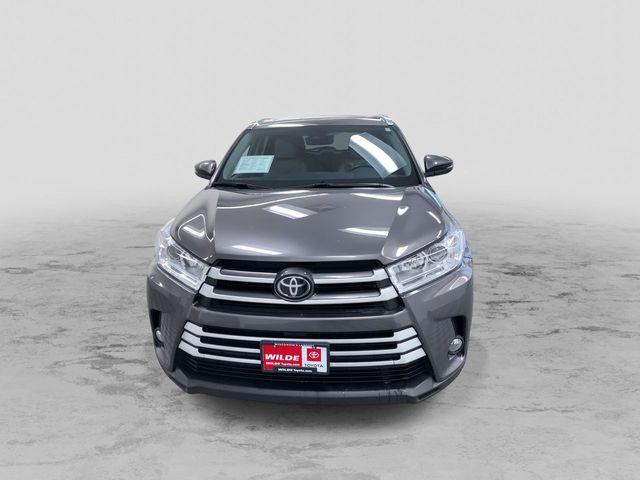 used 2019 Toyota Highlander car, priced at $26,995