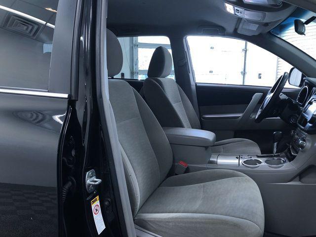 used 2013 Toyota Highlander car, priced at $10,994