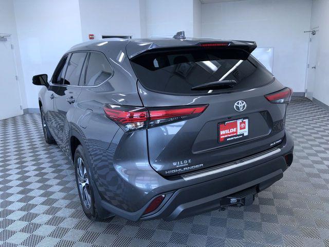 used 2022 Toyota Highlander car, priced at $34,995