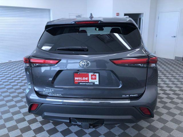 used 2022 Toyota Highlander car, priced at $34,995