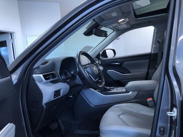 used 2022 Toyota Highlander car, priced at $34,995