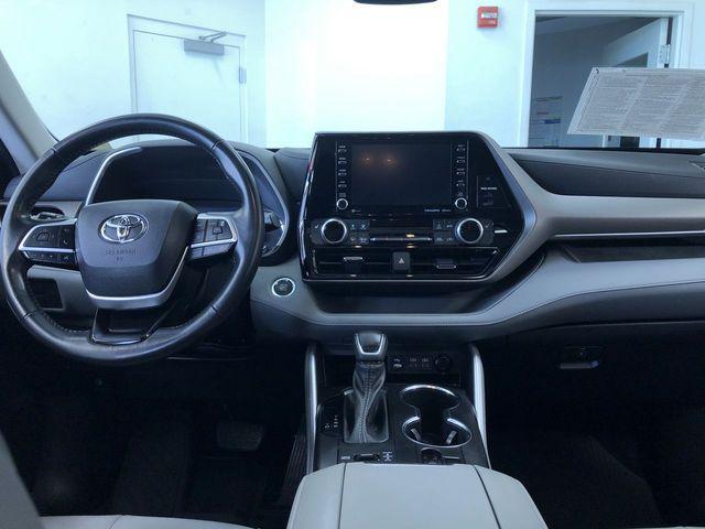 used 2022 Toyota Highlander car, priced at $34,995