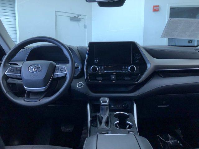 used 2024 Toyota Highlander car, priced at $33,977