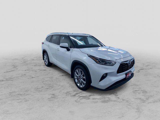 used 2022 Toyota Highlander car, priced at $38,995