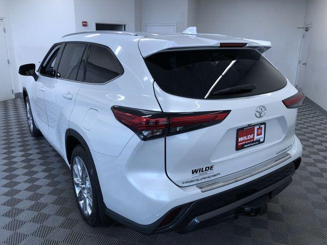 used 2022 Toyota Highlander car, priced at $38,995