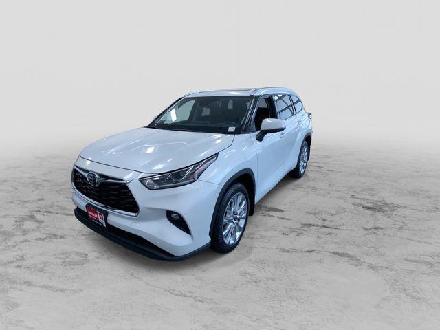 used 2022 Toyota Highlander car, priced at $38,995