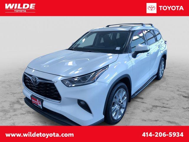 used 2022 Toyota Highlander car, priced at $35,995