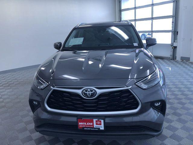 used 2022 Toyota Highlander car, priced at $36,995