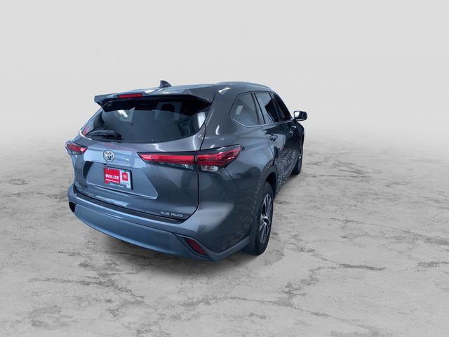 used 2022 Toyota Highlander car, priced at $36,995