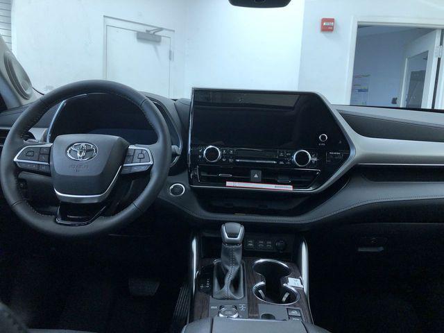 new 2026 Toyota Highlander car, priced at $55,822