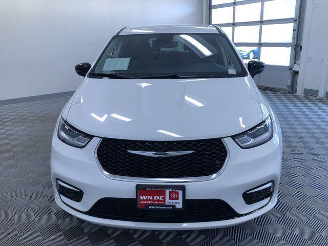 used 2024 Chrysler Pacifica car, priced at $31,900