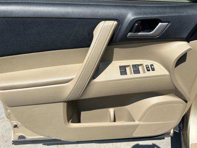 used 2012 Toyota Highlander car, priced at $15,500