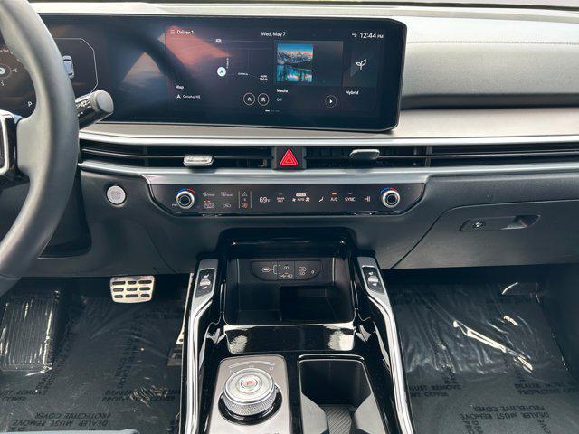 used 2025 Kia Sorento Hybrid car, priced at $42,500
