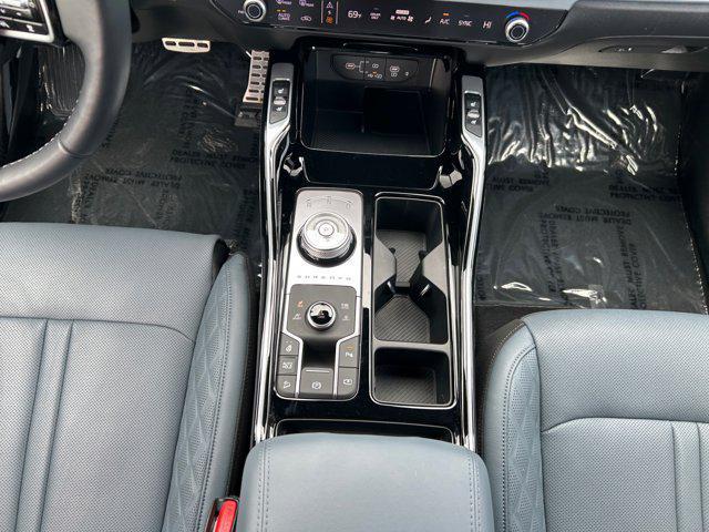 used 2025 Kia Sorento Hybrid car, priced at $42,500