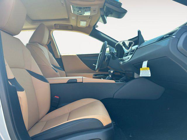 new 2025 Lexus ES 300h car, priced at $50,053
