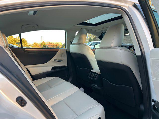 new 2025 Lexus ES 350 car, priced at $45,361