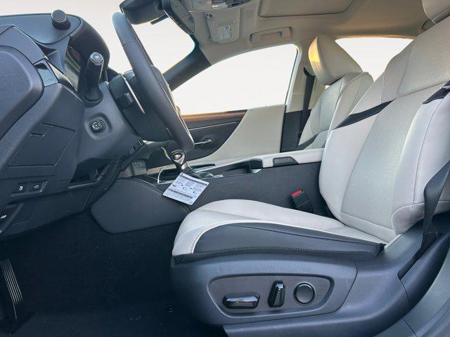 new 2025 Lexus ES 350 car, priced at $45,361
