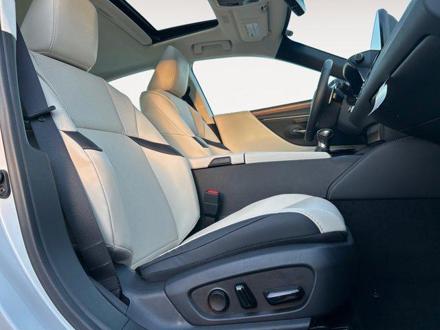 new 2025 Lexus ES 350 car, priced at $45,361