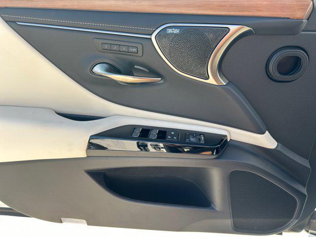 new 2025 Lexus ES 300h car, priced at $54,645
