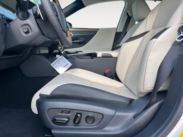 new 2025 Lexus ES 300h car, priced at $54,645