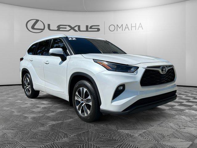 used 2022 Toyota Highlander car, priced at $32,900