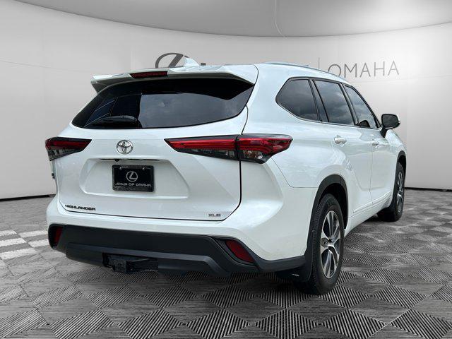 used 2022 Toyota Highlander car, priced at $32,900