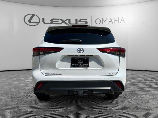 used 2022 Toyota Highlander car, priced at $32,900