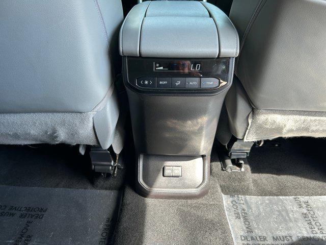 used 2022 Toyota Highlander car, priced at $32,900