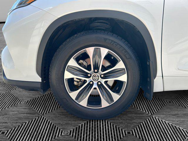 used 2022 Toyota Highlander car, priced at $32,900