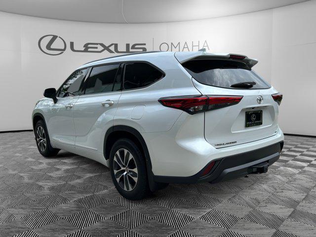 used 2022 Toyota Highlander car, priced at $32,900
