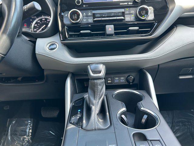 used 2022 Toyota Highlander car, priced at $32,900