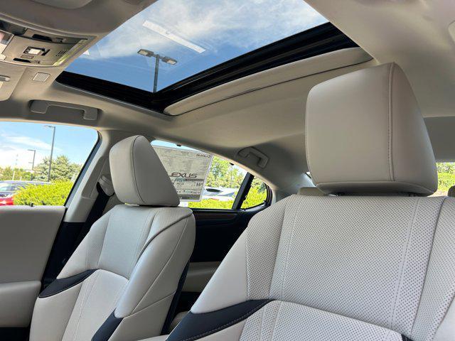 new 2025 Lexus ES 300h car, priced at $54,645
