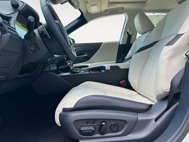 new 2025 Lexus ES 300h car, priced at $54,645