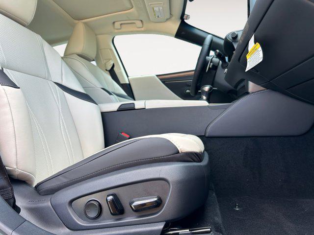 new 2025 Lexus ES 300h car, priced at $54,645