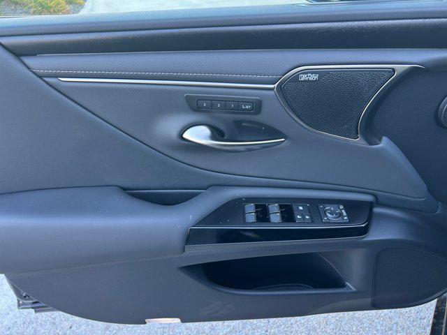 new 2025 Lexus ES 350 car, priced at $53,626