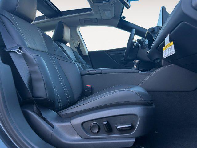 new 2025 Lexus ES 350 car, priced at $53,626