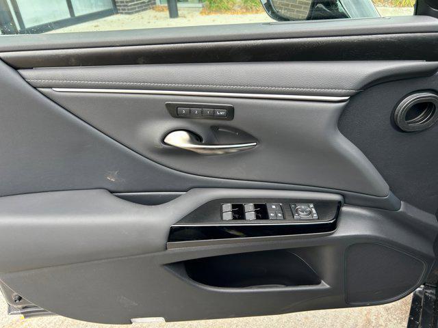 new 2025 Lexus ES 300h car, priced at $50,009