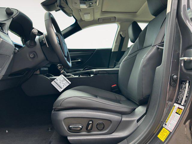 new 2025 Lexus ES 300h car, priced at $50,009
