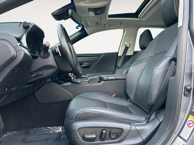 used 2019 Lexus ES 300h car, priced at $29,000