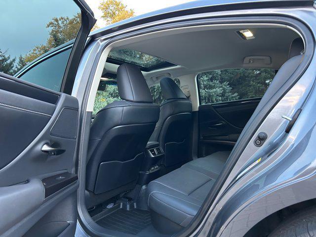 used 2019 Lexus ES 300h car, priced at $29,000