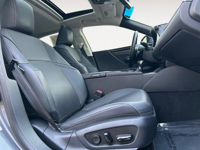 used 2019 Lexus ES 300h car, priced at $29,000