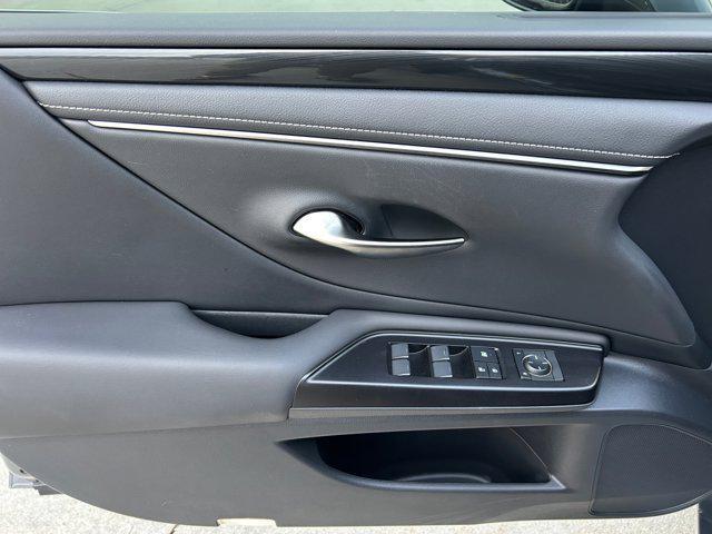 used 2019 Lexus ES 300h car, priced at $29,000