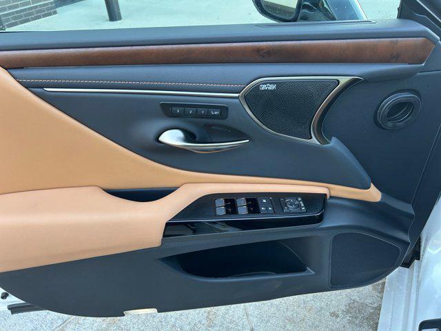 new 2025 Lexus ES 350 car, priced at $53,826