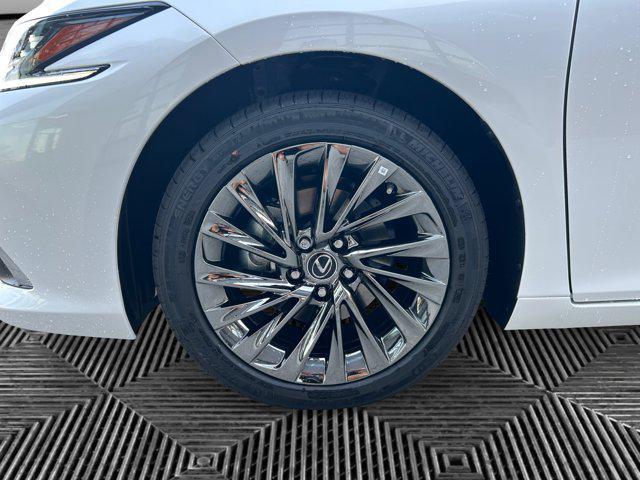 new 2025 Lexus ES 350 car, priced at $53,826