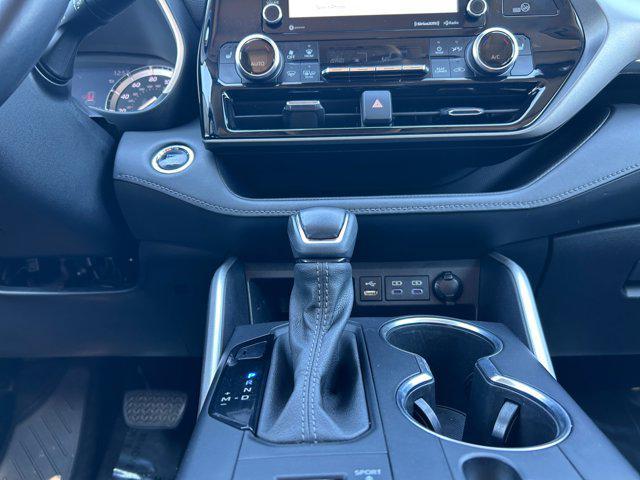 used 2022 Toyota Highlander car, priced at $35,900