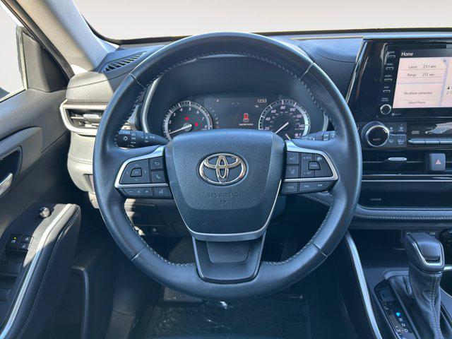 used 2022 Toyota Highlander car, priced at $35,900
