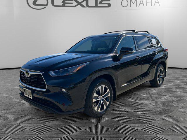 used 2022 Toyota Highlander car, priced at $35,900