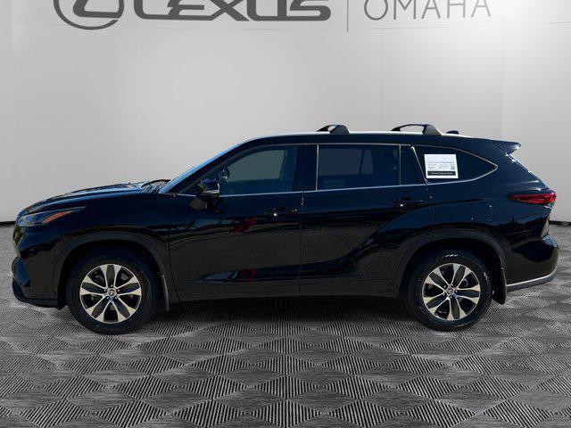used 2022 Toyota Highlander car, priced at $35,900